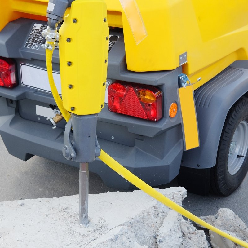 Кршење на бетон со компресор